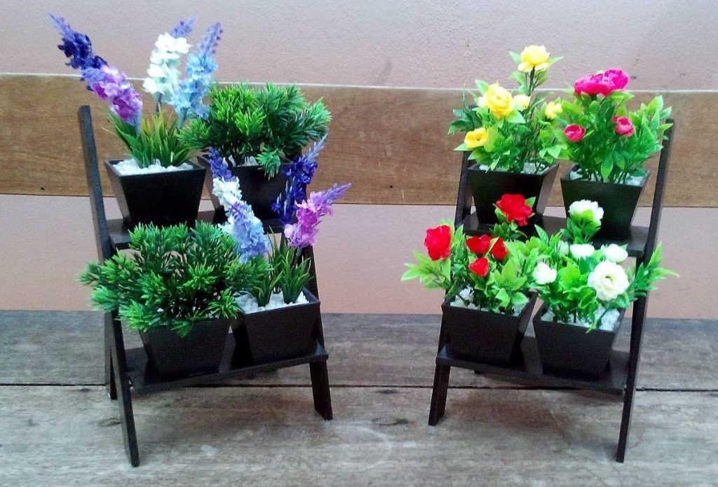 artificial-arrangement-ladder-with-flowers-353501-mlb20327782675_062015-f