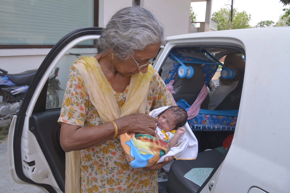 Indian mother Daljinder Kaur, 70, poses for a photograph as she holds her newborn baby boy Arman as she arrives home in Amritsar on May 11, 2016. An Indian woman who gave birth at the age of 70 said May 10 she was not too old to become a first-time mother, adding that her life was now complete. Daljinder Kaur gave birth last month to a boy following two years of IVF treatment at a fertility clinic in the northern state of Haryana with her 79-year-old husband. / AFP / NARINDER NANU (Photo credit should read NARINDER NANU / AFP / Getty Images)